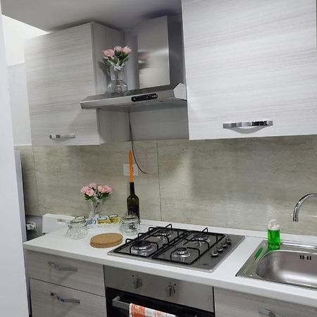 Apartment Carlo III Наполи Екстериор снимка