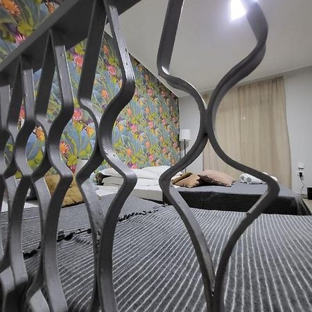 Apartment Carlo III Наполи Екстериор снимка
